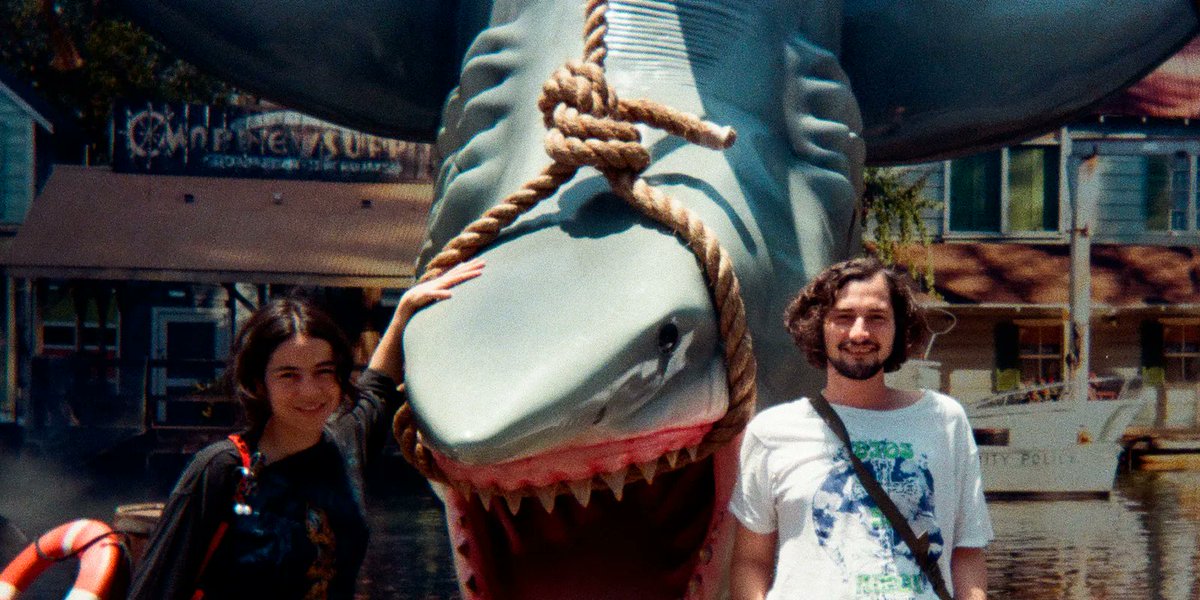 Titanic, el proyecto compuesto por Mabe Fratti y Héctor Tosta, tendrá un nuevo álbum y lo anuncia con la canción “Gotera”. 🦈

👉🏽 Escúchala aquí, bit.ly/3G7nsJF.