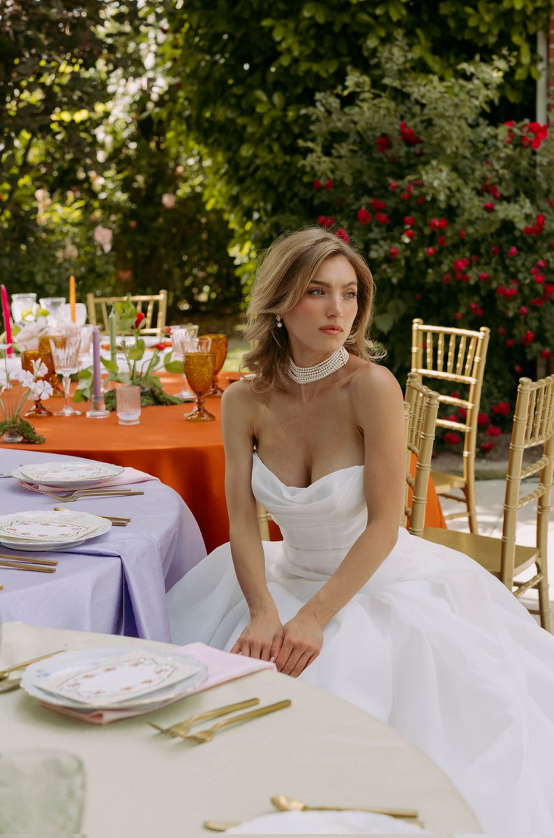 AllOutEvent's tweet image. You'll find us where wedding fantasies become wedding realities ✨️
.
Photographer: @/bayandbrephoto
Host: @/jennypearlphotography
Dress: @/reneeatelierbridal
Solo model: @/__meredithann
Venue: @/thenorthamptonhouse
Draping and lighting: @Moonlightutah
Florist:…