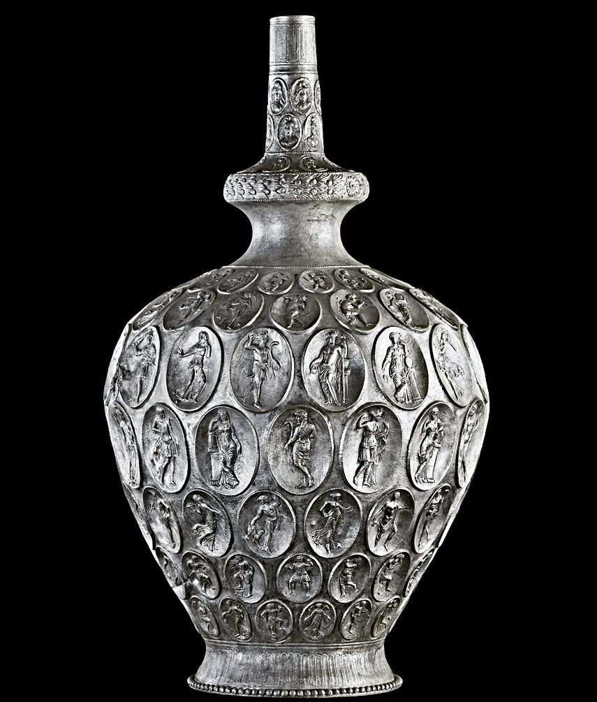 OptimoPrincipi's tweet photo. The Baratti Amphora, an extraordinary solid silver Roman vase caught in the nets of a Tuscany fisherman in 1968. The 7-kilogram vase is decorated with 132 oval medallions showing a wide variety of gods and goddesses. Archaeological Museum of Populonia, Italy https://t.co/2stbjGPMzx