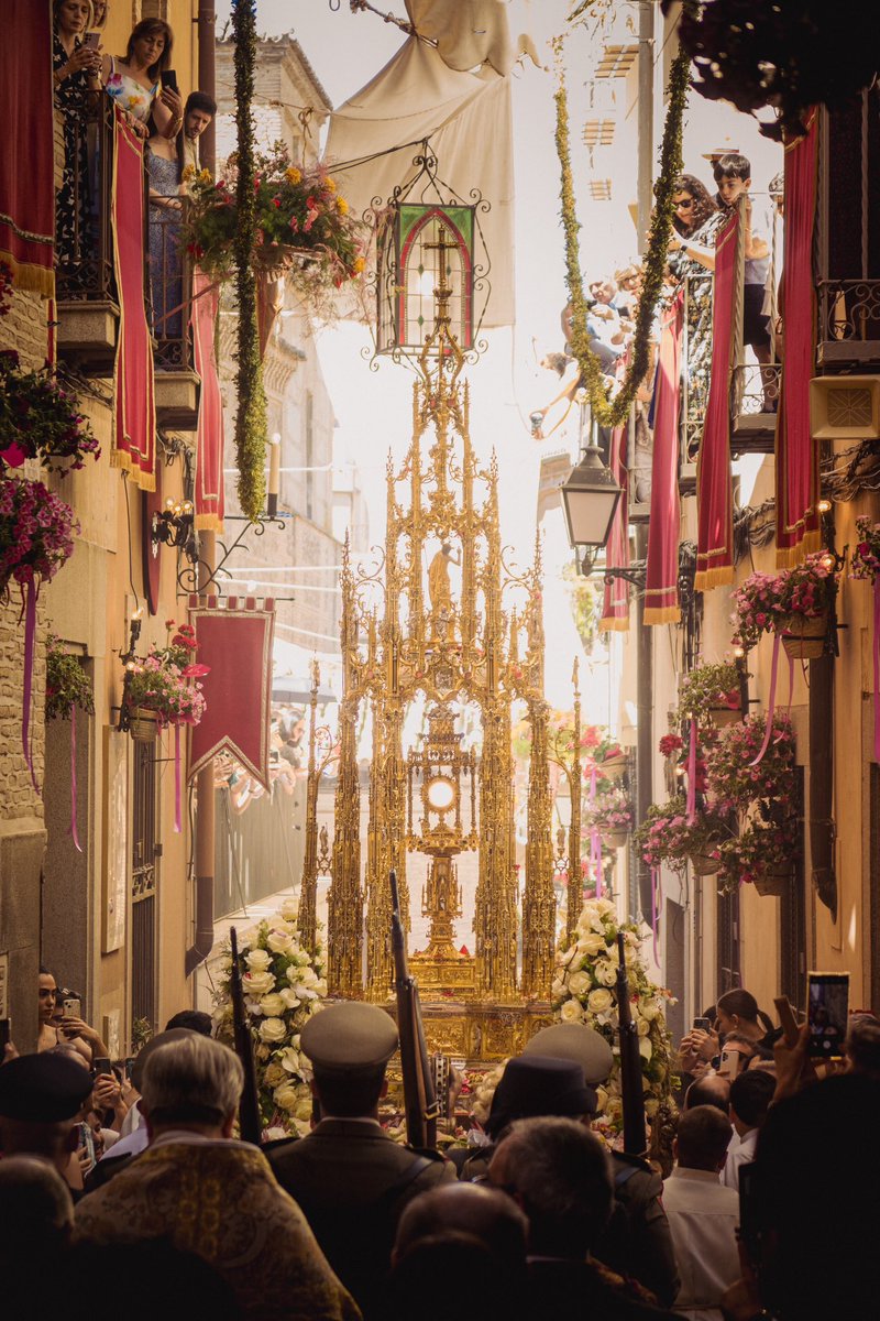 Me envían esta foto del Corpus Christi hoy en Toledo
Estoy sin palabras, no hay mejor foto que defina
ESPAÑA
