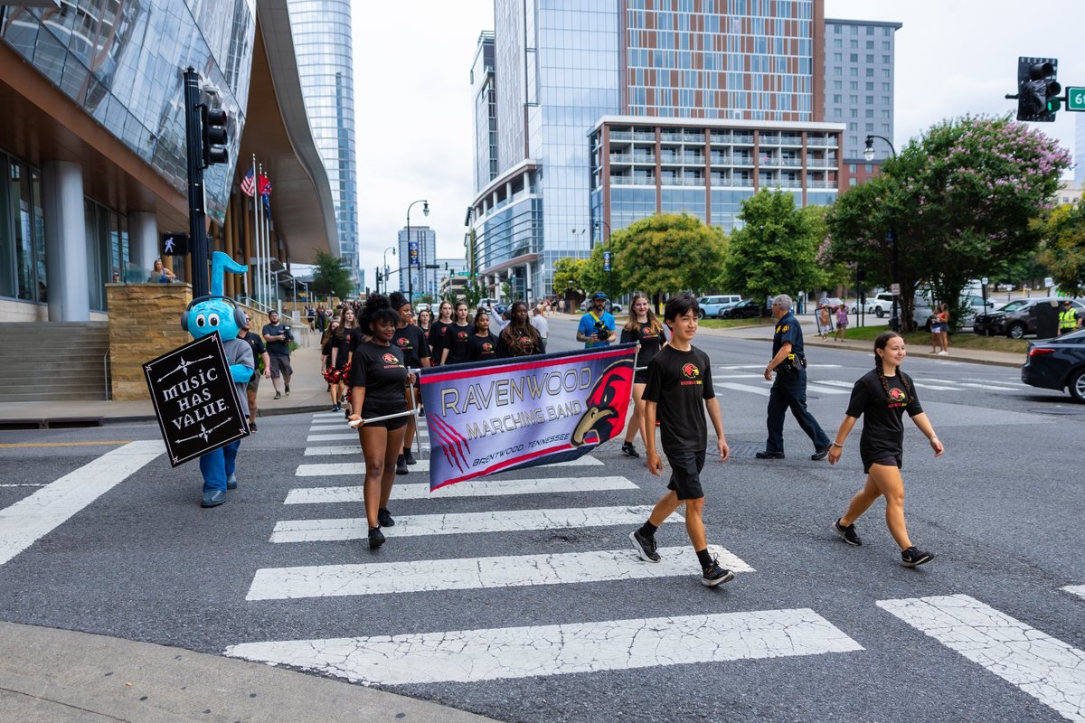 WCSedu's tweet image. Students in the Ravenwood High marching band had the experience of a lifetime when they kicked off Country Music Association (CMA) Fest on June 5. 🎷 🎶 🎺
trst.in/xgSD2D