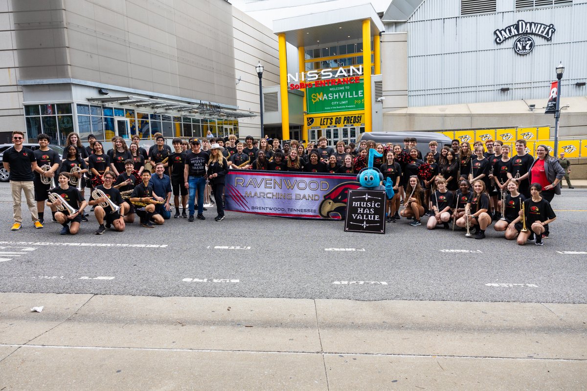 WCSedu's tweet image. Students in the Ravenwood High marching band had the experience of a lifetime when they kicked off Country Music Association (CMA) Fest on June 5. 🎷 🎶 🎺
trst.in/xgSD2D
