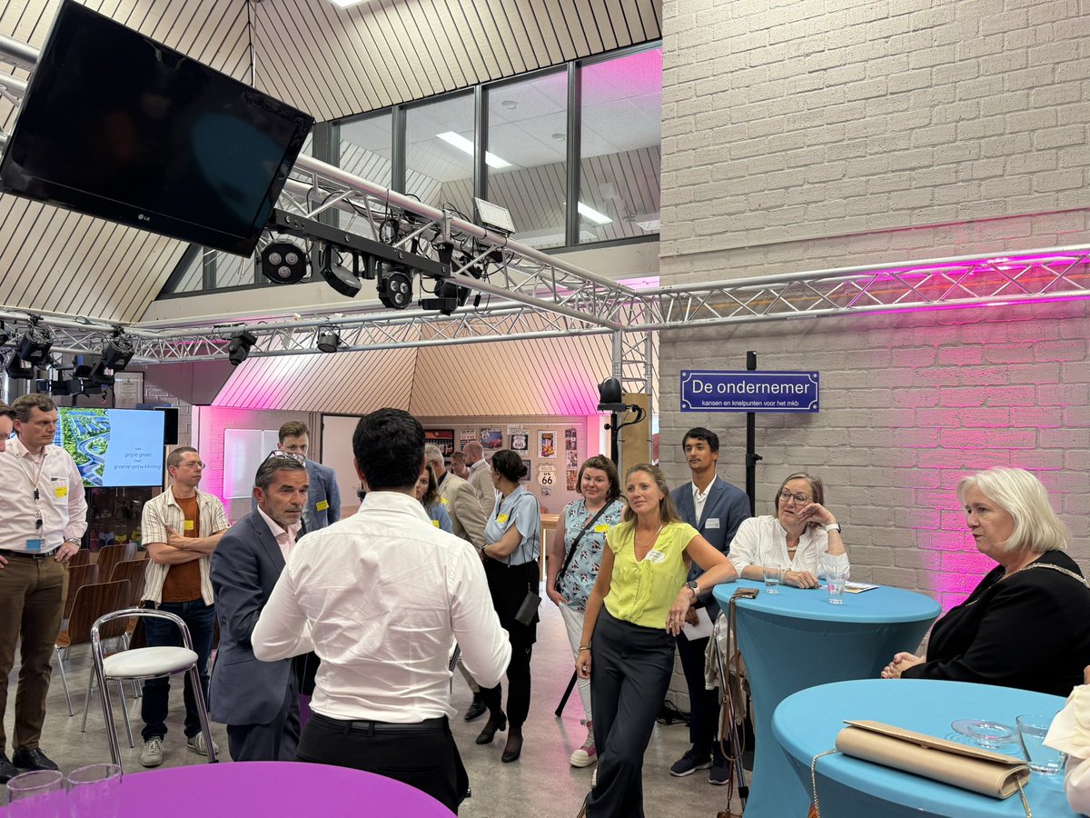 Marja Ruigrok (@marjaruigrok) on Twitter photo Raad op locatie vandaag in Hoofddorp #wijkcentrum #supermarkt #school #sport <a href="/HlmrRaad/">Gemeenteraad Haarlemmermeer</a> Start op plein met de Ondernemer. Ken je onze site al? haarlemmermeergemeente.nl/voor-onderneme… Raad op locatie vandaag in Hoofddorp #wijkcentrum #supermarkt #school #sport <a href="/HlmrRaad/">Gemeenteraad Haarlemmermeer</a> Start op plein met de Ondernemer. Ken je onze site al? haarlemmermeergemeente.nl/voor-onderneme…