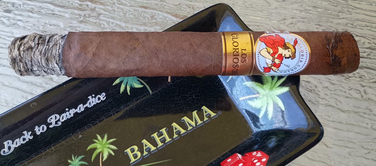 Review of La Gloria Cubana Los Gloriosos Cigar - made at the Casa Carrillo Cigar Factory in the Dominican Republic and blended by Ernesto Perez-Carrillo: 
cigarczars.com/review/la-glor…