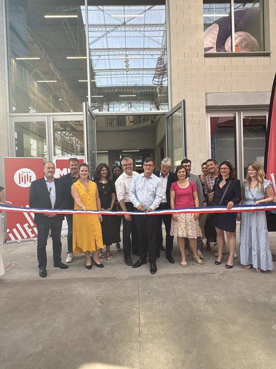 Lille_en_commun's tweet photo. 🚂 À Fives Cail on inaugure La Loco : un des bâtiments les + sobres de 🇫🇷, fait de matériaux réemployés.
Lieu d’ESS, de formation et d’innovation, La Loco incarne notre projet pour une ville populaire, bas carbone et solidaire.
#Lilleenmouvement #Lille https://t.co/JKzHFPpciq