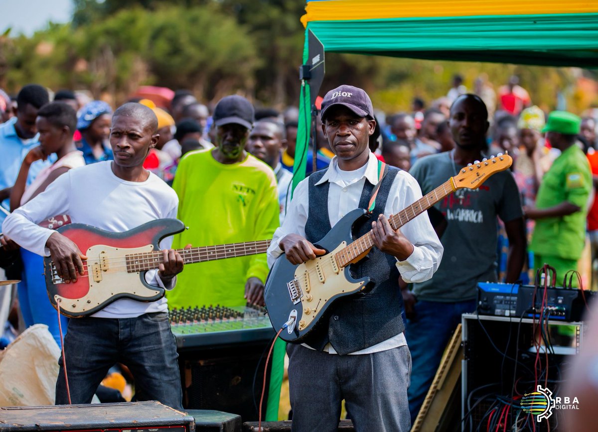 GakenkeDistrict's tweet image. Binyuze muri gahunda ya #RBAHafiYawe, igamije kwegereza abaturage zimwe muri gahunda za @Radiorwanda_RBA, uyu munsi Abanyamakuru bayo bataramanye n'abayobozi n'Abaturage b'Akarere ka Gakenke mu Murenge wa Ruli
@muka_vestine @gahundemaurice
@RwandaLocalGov @UWAYODivin