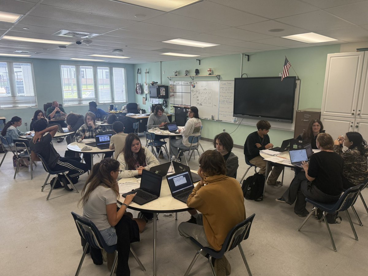 LHSPantherAth's tweet image. PANTHER ALERT: Sure it may be Summertime, but at Lecanto High School achieving greatness for every Panther, every day is an every day commitment. Check out these students wrapping up their Edgenuity classes! It is The Panther Way! #TPW #onelecanto_news