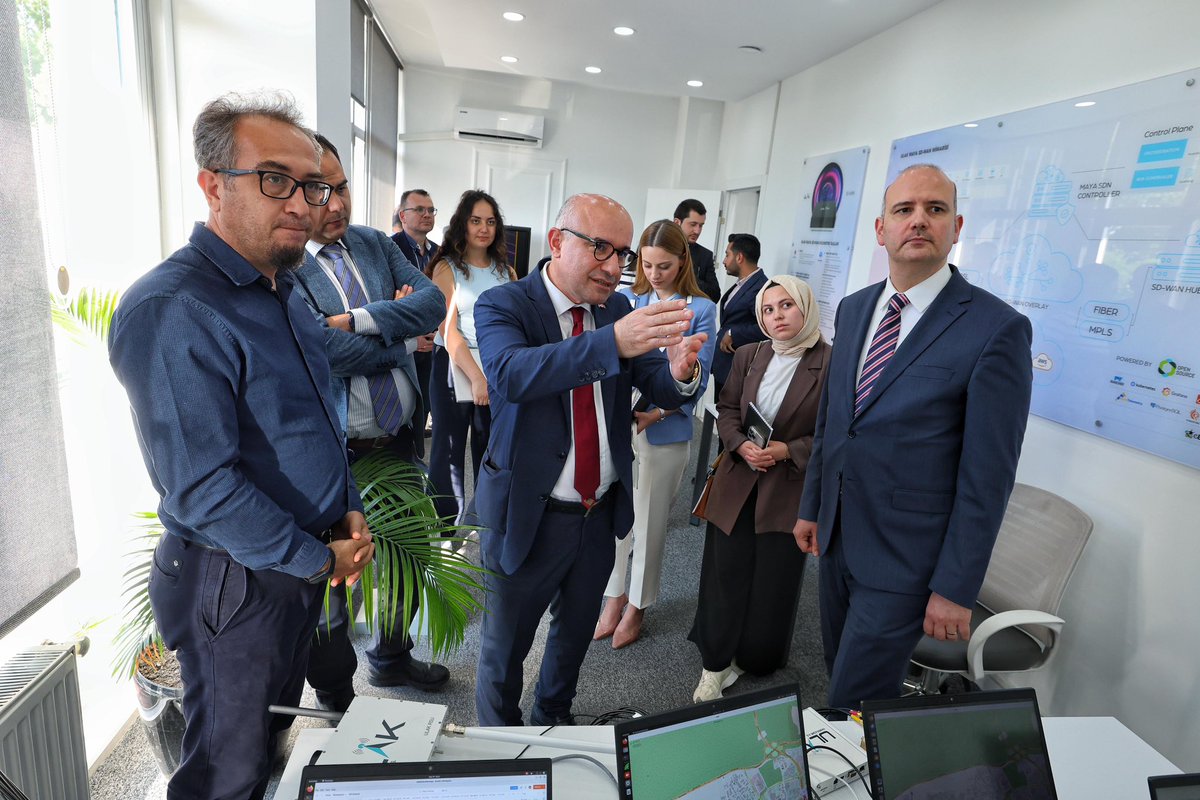 AK Parti Genel Başkan Yardımcısı ve Bilgi ve İletişim Teknolojileri Başkanı Sn. Ömer İleri’yi kurumumuzda ağırlamaktan büyük memnuniyet duyduk.

Ziyaret kapsamında, Genel Müdürümüz Sn. Dr.R. Ruşen Kömürcü milli iletişim teknolojilerimize dair yürüttüğümüz çalışmaları aktardı;