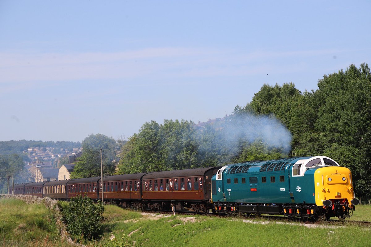 mattywalker071's tweet photo. The Star attraction  55009 Alycidon approaches top Field  with the 16.20 Service to  Oxenhope on the Keighley and Worth valley Railway Gala event https://t.co/Y9d2OdWxLS
