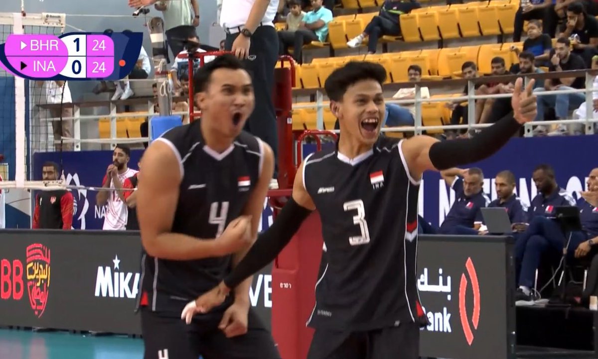JUST IN: 🇧🇭 Bahrain secures the top seed in Pool A with a straight-set victory over 🇮🇩 Indonesia: 25-13, 27-25, 25-22.

Bahrain will face 🇹🇼 Chinese Taipei in the quarterfinals, while Indonesia will go up against 🇵🇰 Pakistan.

#AVCNationsCup #Volleyball #bongchuyen