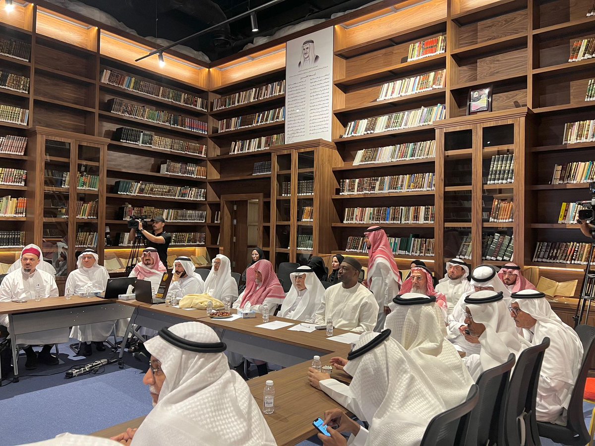 يحدث الآن..

 الدكتور عصام الهجاري الشريف: نشأ الشيخ عبدالوهاب أبو سليمان على التنوّع المعرفي والثقافي، فتكوّنت شخصيته متطلعًا إلى التميّز والتجديد.