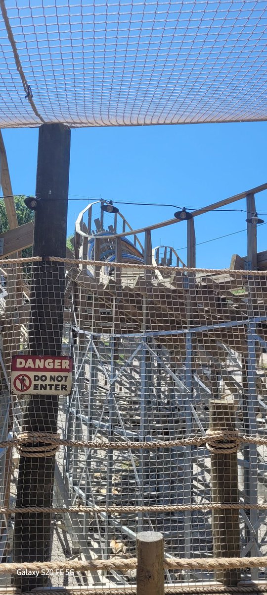 SaluteToTheEars's tweet image. May not be a Disney Park but hanging out with my kids at #worldsoffun today