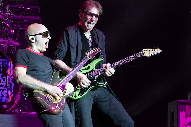 Review: Joe Satriani &amp; Steve Vai, Hammersmith Eventim Apollo, by Simon Green. Video and photos in review,. Check this out! 
rockandbluesmuse.com/2025/06/19/con…