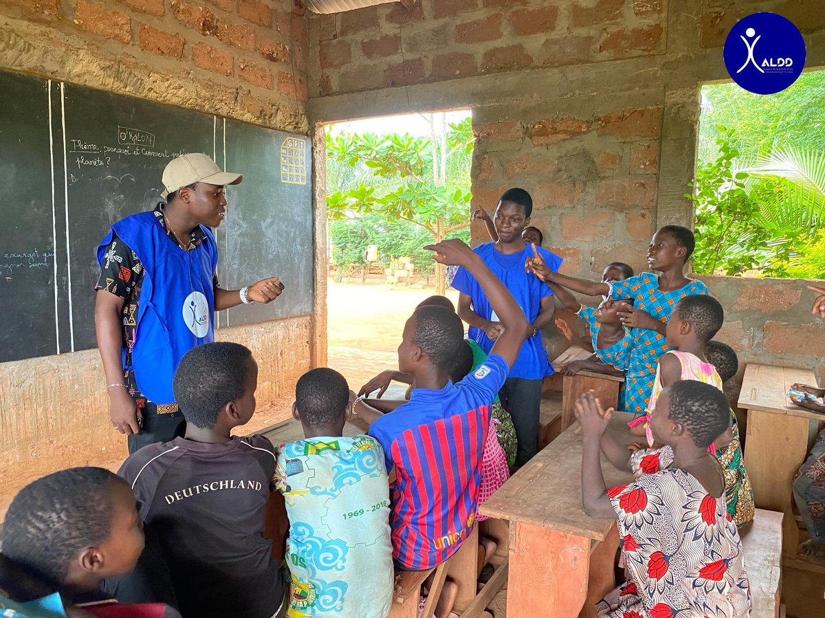 Et si on initiait les enfants à sauver la planète ?

C'est à cet exercice d'éducation que nous nous sommes prêtés ce samedi 14 Juin dans le compte du projet O'kplon sur le thème  "𝗣𝗼𝘂𝗿𝗾𝘂𝗼𝗶 𝗲𝘁 𝗰𝗼𝗺𝗺𝗲𝗻𝘁 𝗽𝗿𝗼𝘁𝗲́𝗴𝗲𝗿 𝗻𝗼𝘁𝗿𝗲 𝗽𝗹𝗮𝗻𝗲̀𝘁𝗲 ?"