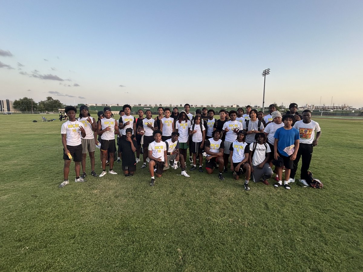7 on 7 at Stratford High school on yesterday. BIG IKE had a good showing. 1%🪫 Let’s get back in the Lab and work on US. WE ARE, BIG IKE… SWOOP‼️🦅 #44AcresHomesTx #BIGIKE #FearThe44 🦅