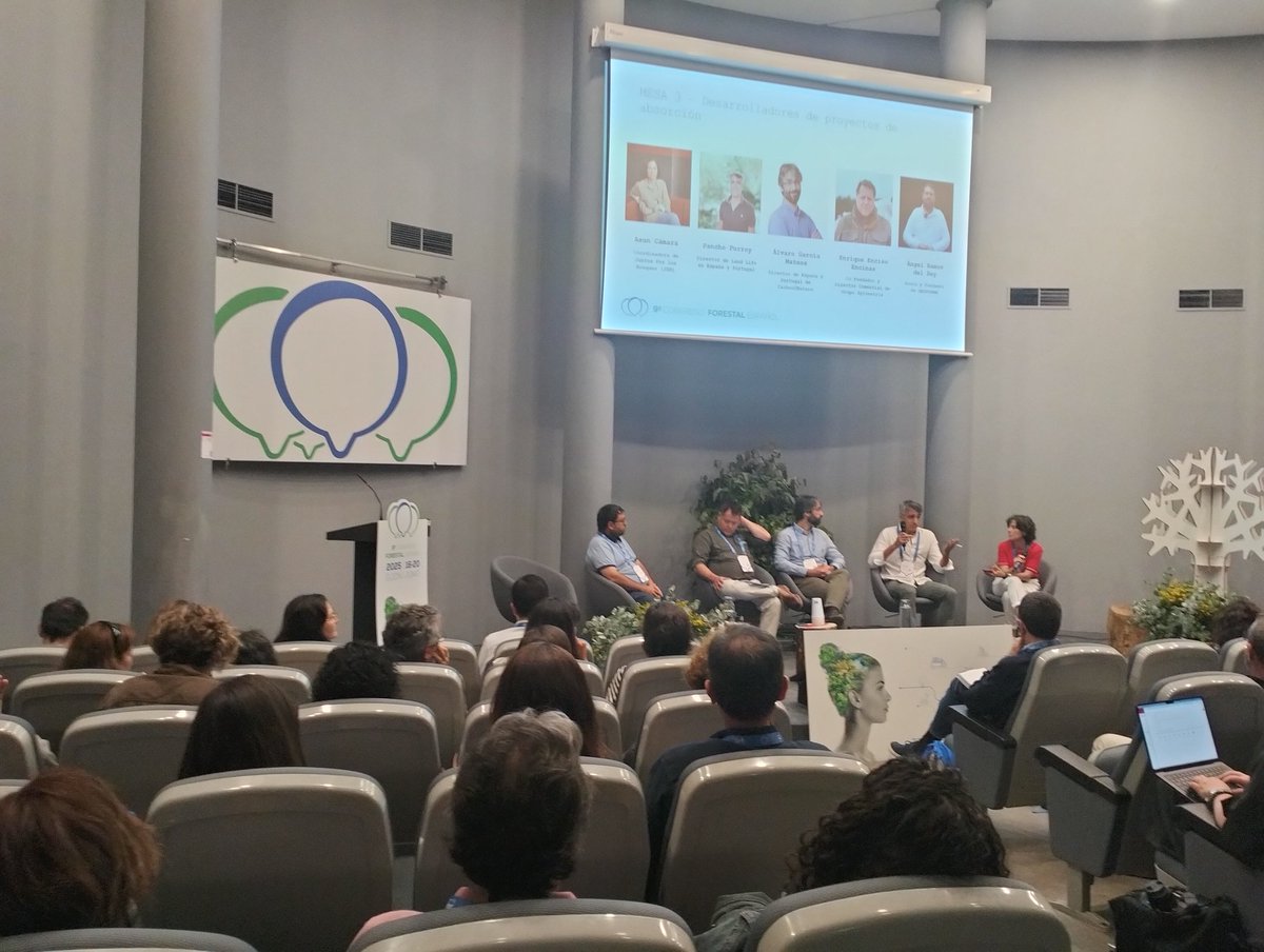 GOClimaforest's tweet image. Jornada muy interesante en Gijón. Presentamos nuestro proyecto innovador. Hablamos de clima, suelo, hidrología, biodiversidad y socioeconomía rural, y aprendemos de mercados de carbono y servicios de los ecosistemas forestales en el Noveno Congreso Forestal Español #9CF