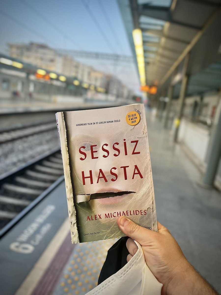 nallicasamet's tweet image. #kitapseverlertakipleşiyor #kitapkurdu #mavi_ayrac #kitapklubü #kitabım #okumam #kurgu #kitapokuyanadam #sessizhasta  #roman #gerilim #alexmıchaelıdes 
“Zekice kurgulanmış,sofistike bir gerilim”
