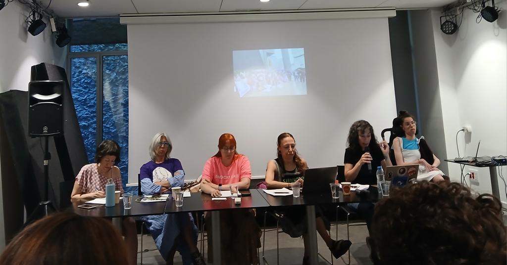 cgtensebcn's tweet image. Avui assistim al debat sobre les cures que inaugura l'escola d'estiu Joan Liébana.
Sense cures no hi ha vida. Com les podem sostenir sense i combatre el capitalisme?