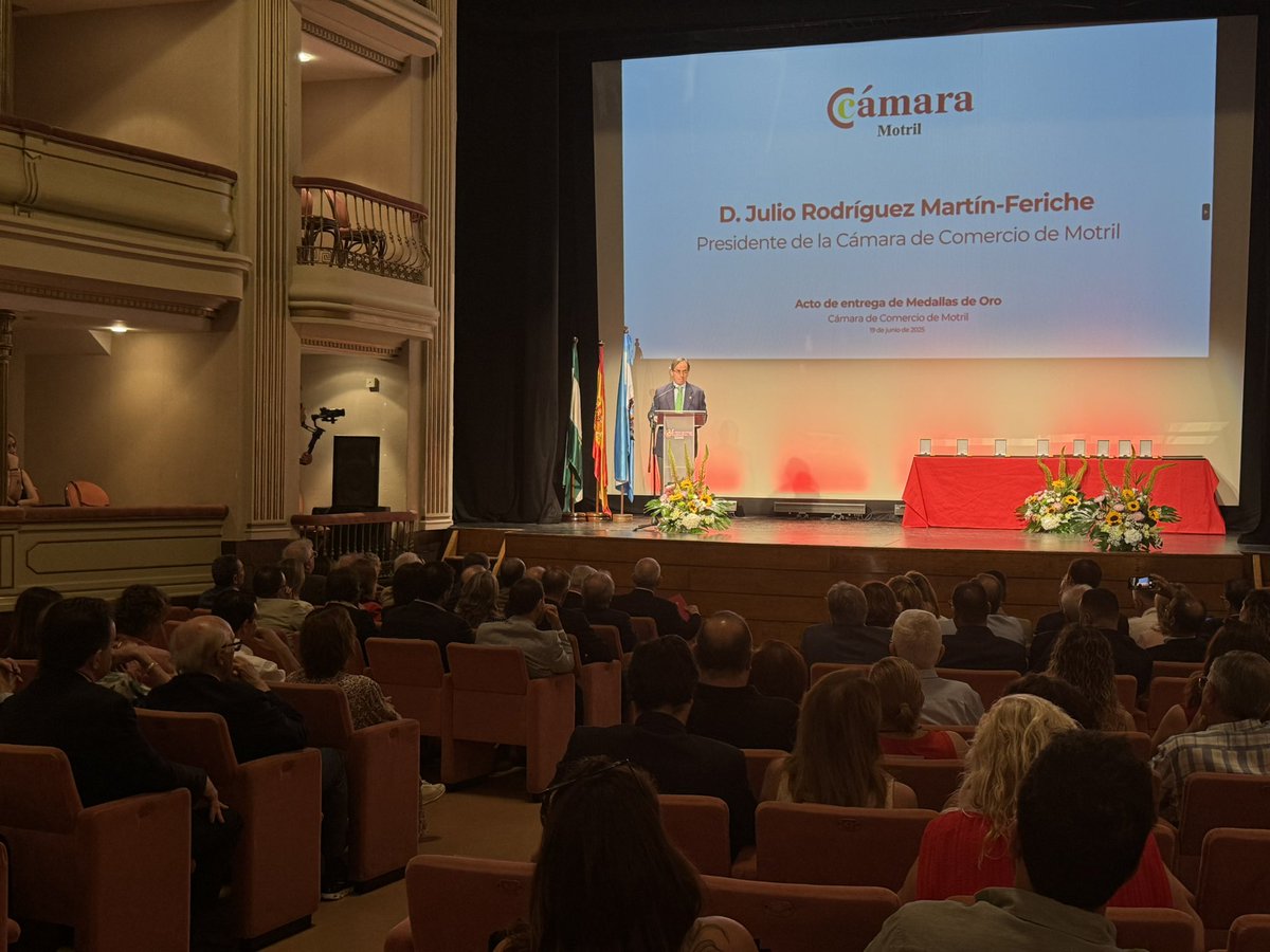 puertodemotril's tweet image. Acompañamos a la Cámara de Comercio de Motril en su acto de entrega de las Medallas de Oro a personalidades que con su esfuerzo y dedicación han impulsado la economía del municipio.
Enhorabuena a los premiados🥇🥇🥇
#20AniversarioAPM ⚓️