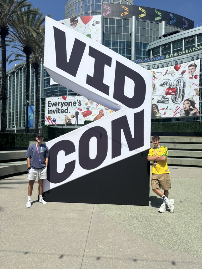 ChiefXDLIVE's tweet image. Day 1 @VidCon