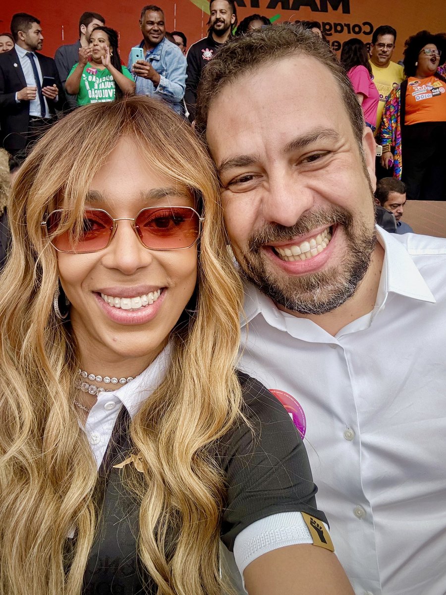 ERIKA HILTON (@erikakhilton) on Twitter photo 🎂 VAI TER BOULOS!
Hoje é o aniversário do meu amigo, companheiro de luta, de partido e de trabalho. É aniversário do <a href="/GuilhermeBoulos/">Guilherme Boulos</a> 🥳
Boulos, que dá cotidianamente a própria vida pelos direitos do povo do nosso país, é uma luz na escuridão daquela Câmara dos Deputados. 🎂 VAI TER BOULOS!
Hoje é o aniversário do meu amigo, companheiro de luta, de partido e de trabalho. É aniversário do <a href="/GuilhermeBoulos/">Guilherme Boulos</a> 🥳
Boulos, que dá cotidianamente a própria vida pelos direitos do povo do nosso país, é uma luz na escuridão daquela Câmara dos Deputados.