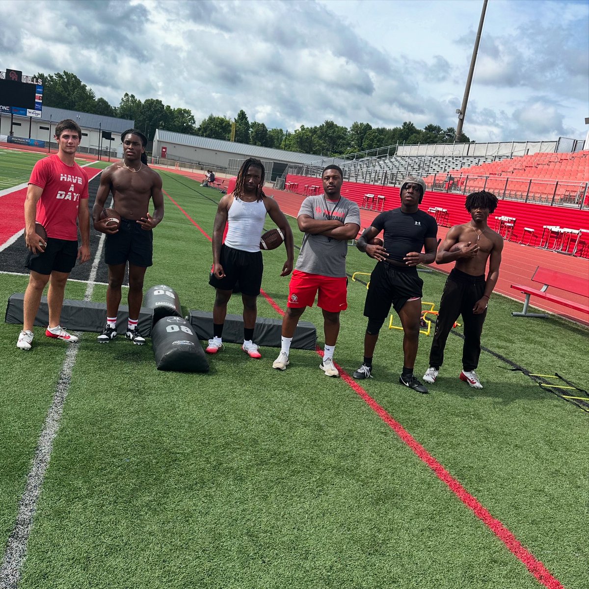 Coach Pleasant (@d_pleasant5x) on Twitter photo Great Group of RB’s… Always want that Extra Work after practice #OHTOUGH <a href="/willtheone09/">Will white</a> <a href="/Emmett_J9/">Emmett</a> <a href="/Marklongmire5/">Mark Longmire</a> <a href="/OakHillsFB/">Oak Hills Football</a> #OHTOUGH Great Group of RB’s… Always want that Extra Work after practice #OHTOUGH <a href="/willtheone09/">Will white</a> <a href="/Emmett_J9/">Emmett</a> <a href="/Marklongmire5/">Mark Longmire</a> <a href="/OakHillsFB/">Oak Hills Football</a> #OHTOUGH