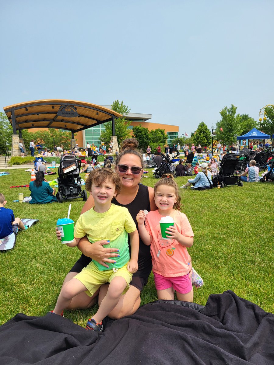 Come down to the 95th Street Community Plaza tomorrow at 11:30 am for another Children’s Lunch Hour Entertainment show with performer, ScribbleMonster!