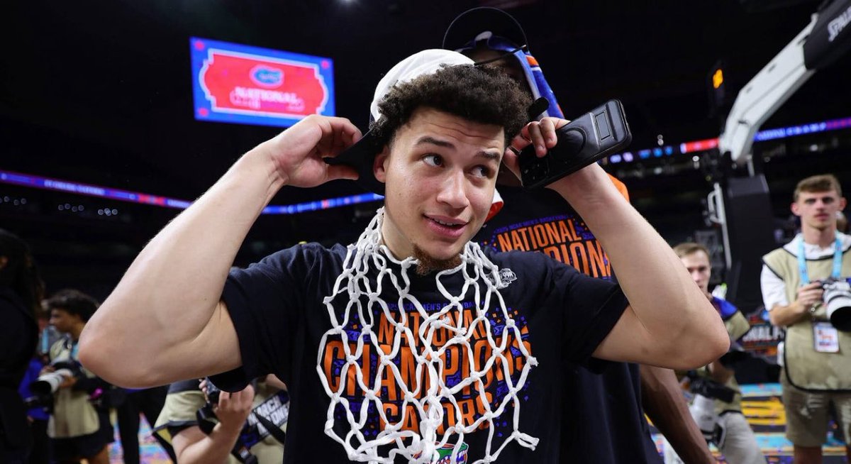 CharJonesMedia's tweet image. Florida G Walter Clayton Jr. has been added to the 2025 NBA Draft Green Room, per @DraftExpress.
The #Gators star will attend the draft in New York, waiting to hear his name called in person alongside 23 other top prospects. Another milestone for the All-American 🐊
@GatorsMBK