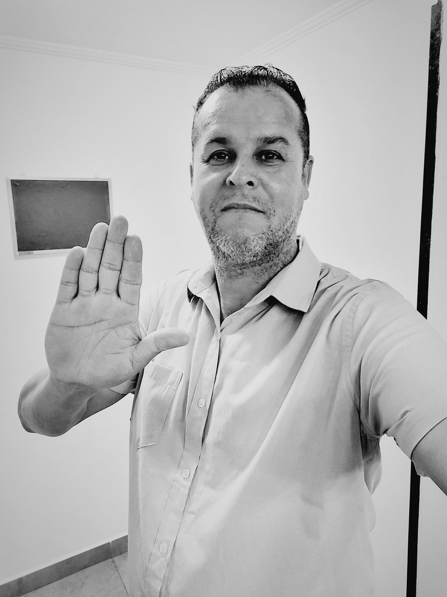 ORO para que DEUS REMOVA todos em sua vida que secretamente fofocam sobre você, te rebaixam, E não querem ver você vencer..E SUBSTITUA por pessoas que genuinamente te apoiam e querem te ver feliz e abençoado.