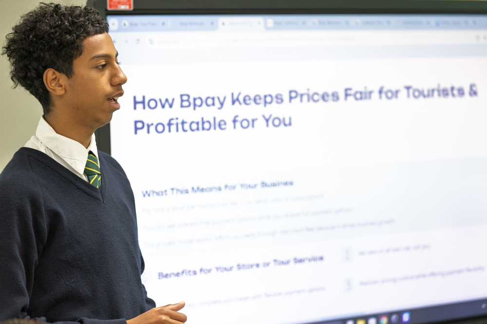 BermudaPremier's tweet image. Visited The Berkeley Institute with Minister Caesar and Junior Minister Furbert to see FinTech students building AI tools and pitching digital apps. Thank you to Ms. Iris, Principal Douglas and all involved in preparing Bermuda’s next generation.