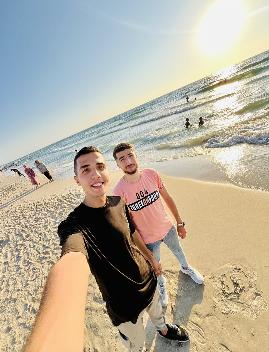 We are alive — from the shores of Gaza.Our only source of oxygen...🤍
Can you see us?!