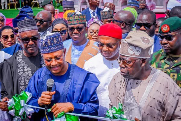 nuramaru1's tweet photo. Today, HM of State for Defence, Dr. Bello Matawalle MON, joined President Tinubu GCFR in Kaduna for the commissioning of key projects by Gov. Uba Sani, including skill centers, hospitals, roads, &amp; 100 CNG buses.

#TinubuInKaduna #RenewedHope #BelloMatawalle #KadunaDevelopment https://t.co/yA9vzLD8g1