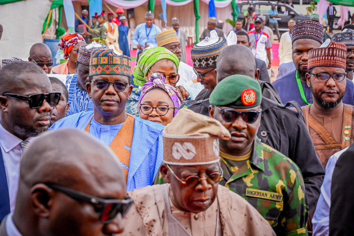 nuramaru1's tweet photo. Today, HM of State for Defence, Dr. Bello Matawalle MON, joined President Tinubu GCFR in Kaduna for the commissioning of key projects by Gov. Uba Sani, including skill centers, hospitals, roads, &amp; 100 CNG buses.

#TinubuInKaduna #RenewedHope #BelloMatawalle #KadunaDevelopment https://t.co/yA9vzLD8g1