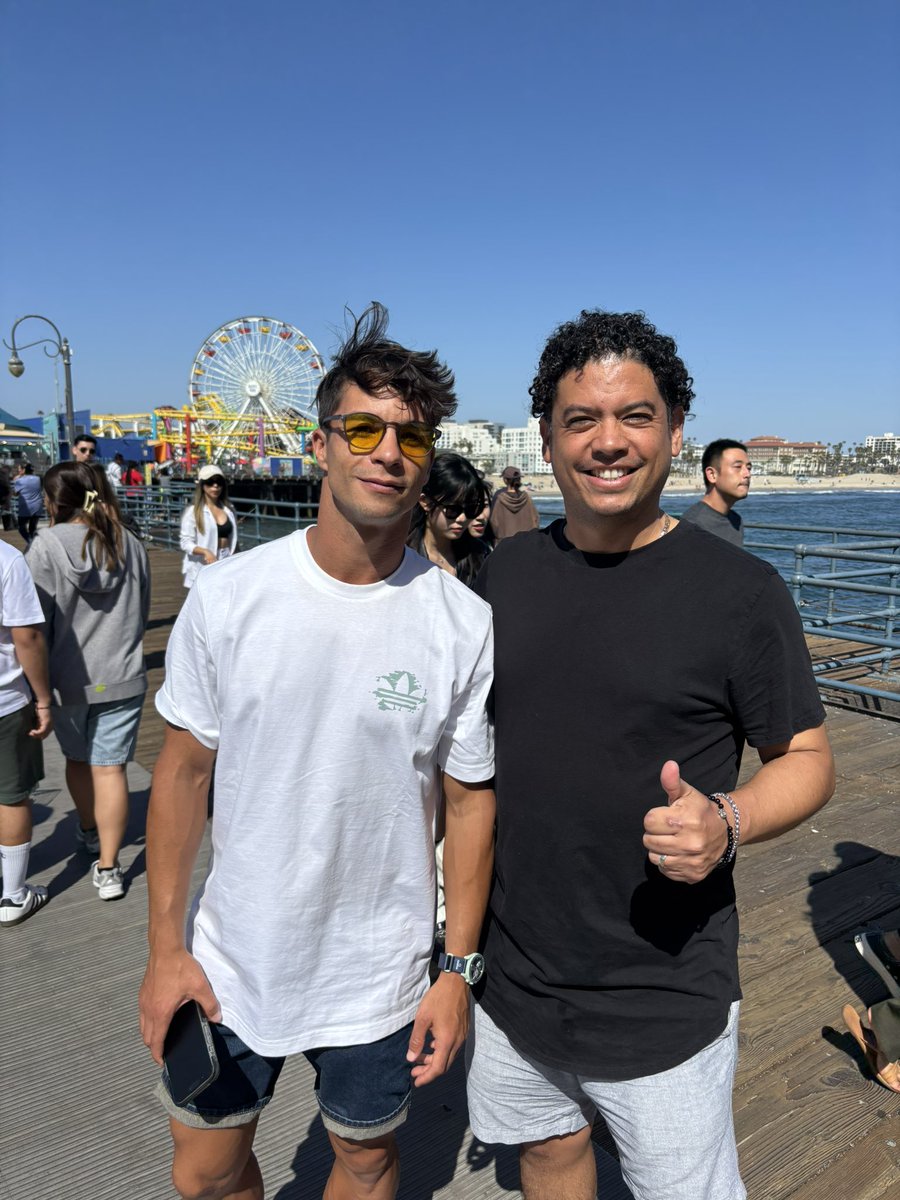 8amone's tweet photo. Un jugador todo terreno y a su lado Oliver Torres 😎 https://t.co/7bBoLzHW8X