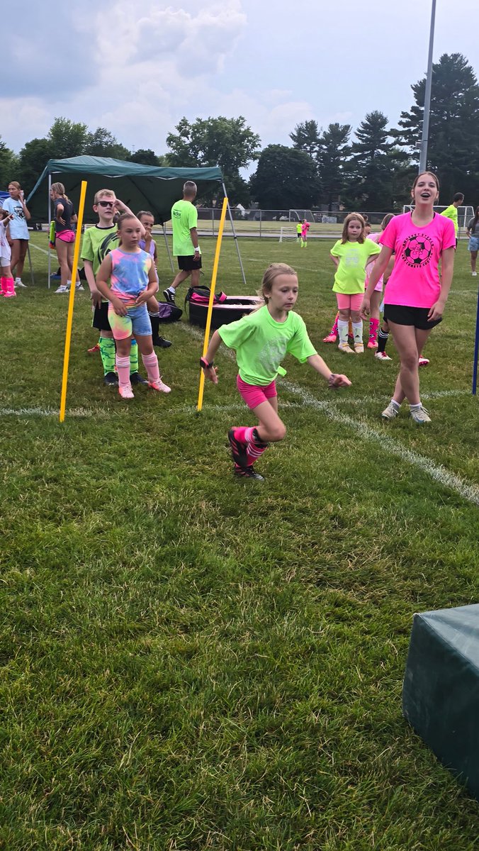 CometCoachGonzo's tweet image. Steele Youth Camp Day Three! The neon and tie dye was out for another fun day of soccer! #OneTribe