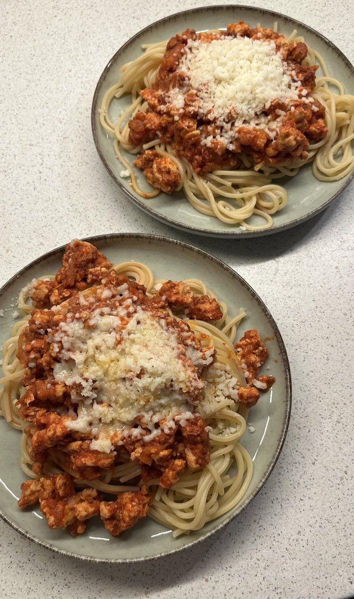 Приготовила на ужин болоньезе 🍝

сто лет не ела, захотелось