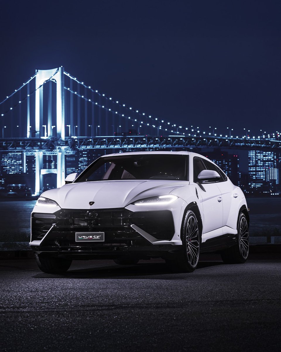 Lamborghini's tweet image. Under the city lights, a new icon emerges with its double spirit: electric drive and combustion power united. Lamborghini Urus SE illuminates the night like no other.
#Lamborghini #UrusSE