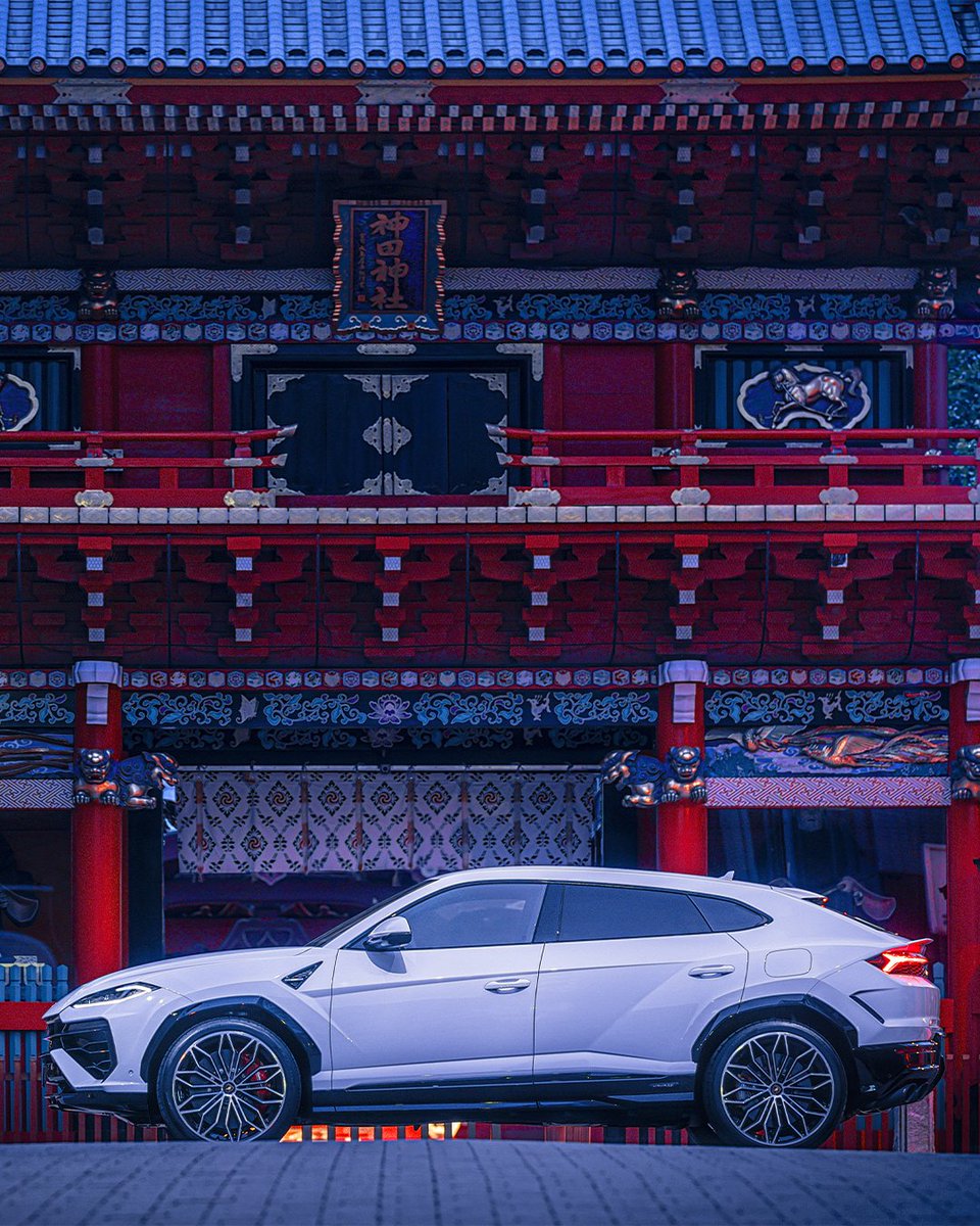 Lamborghini's tweet image. Under the city lights, a new icon emerges with its double spirit: electric drive and combustion power united. Lamborghini Urus SE illuminates the night like no other.
#Lamborghini #UrusSE