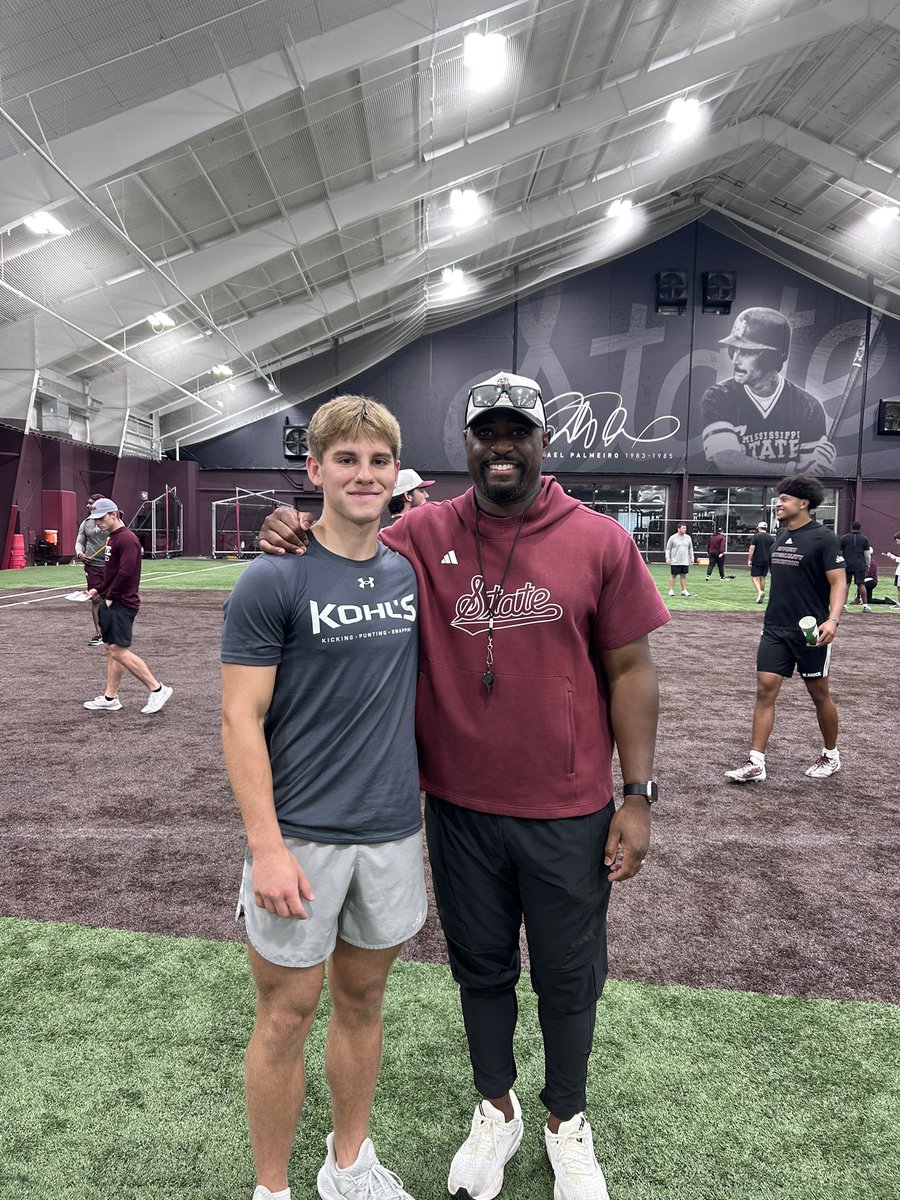 ArtmanJonah's tweet image. Had a great time at @HailStateFB
Thank you @CoachCliffOdom, @coach_connors1!
I had another perfect chart back to 54 yards.
@WC_PACowboy @BIGCED601
@HKA_Tanalski