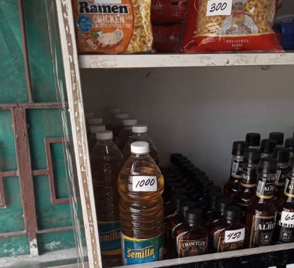 En acción de #ControlDePrecios en el municipio 10 de octubre, se detecta en establecimiento de un Trabajador por Cuenta Propia,  violación del precio del aceite. Se procede a aplicar lo establecido y se indica el cambio inmediato del precio de venta. #FinanzasyPrecios