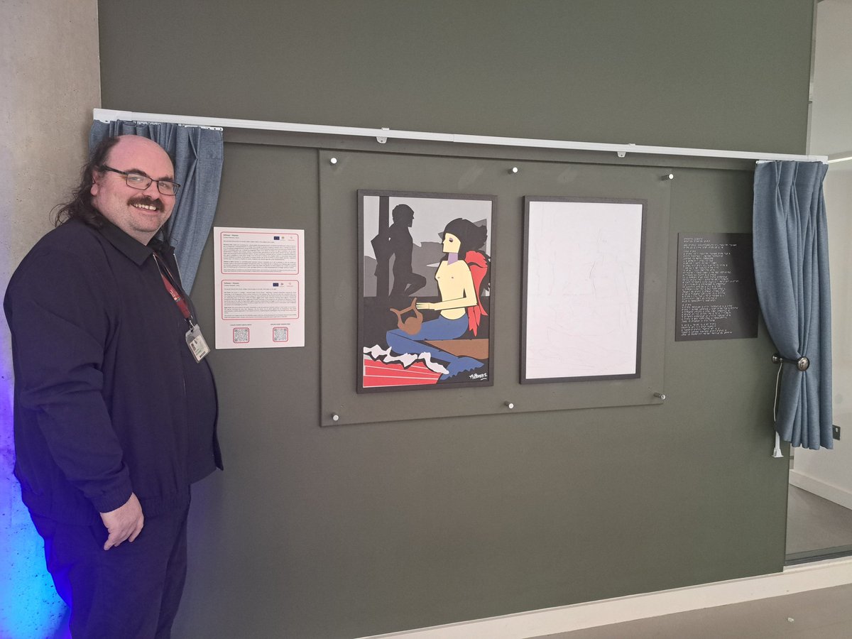 Inniu bhí píosa ealaíne an-speisialta nochtaithe ar champas, 'Odisseo-Ulysses' leis an ealaíontóir Iodálach gan radharc na súl Tiziano Pantano agus tá an blúirín eolais faoin ealaín atá in aice léi i mBéarla, i nGaeilge agus i mBraille. An chéad uair ach ní an uair dheireanach!