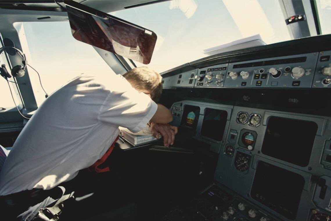 aviacion21 (@aviacion21) on Twitter photo #Columna✈️ La fatiga extrema en pilotos puede causar errores graves y poner en riesgo la seguridad aérea.
Más que revisar salarios, urge repensar las cláusulas laborales con enfoque en el descanso real y el factor humano.
✍️ #Opinión de <a href="/macpaco3000/">Francisco M. McGregor</a>
a21.com.mx/opinion/2025/0… #Columna✈️ La fatiga extrema en pilotos puede causar errores graves y poner en riesgo la seguridad aérea.
Más que revisar salarios, urge repensar las cláusulas laborales con enfoque en el descanso real y el factor humano.
✍️ #Opinión de <a href="/macpaco3000/">Francisco M. McGregor</a>
a21.com.mx/opinion/2025/0…