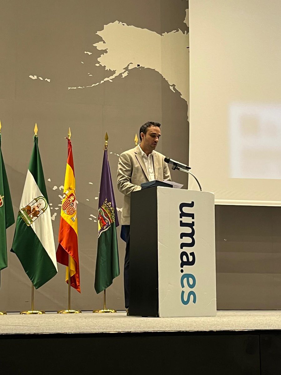 Distinción de Honor a La Buhardilla del Marketing, por su colaboración en la oferta de prácticas de la facultad.