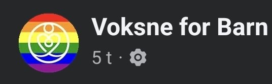 Er det ingen voksne på jobb i «Voksne for barn»? Navnet er tvilsomt i seg selv.  Når dere legger regnbueflagg på logoen, er det vann på mølla for de som mener at homo=pedo. Takk skal dere faen meg ha!