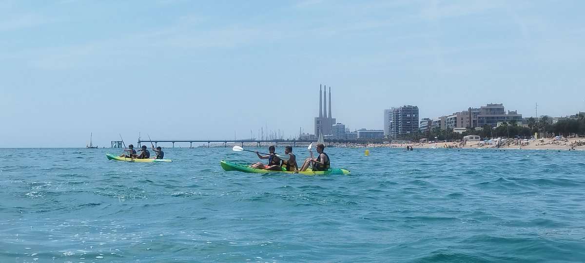 Sortida final de curs amb #eso1 Hem gaudit d'un dia d'esport a la nostra fantàstica platja! 🚣‍♀️ 🏊‍♂️