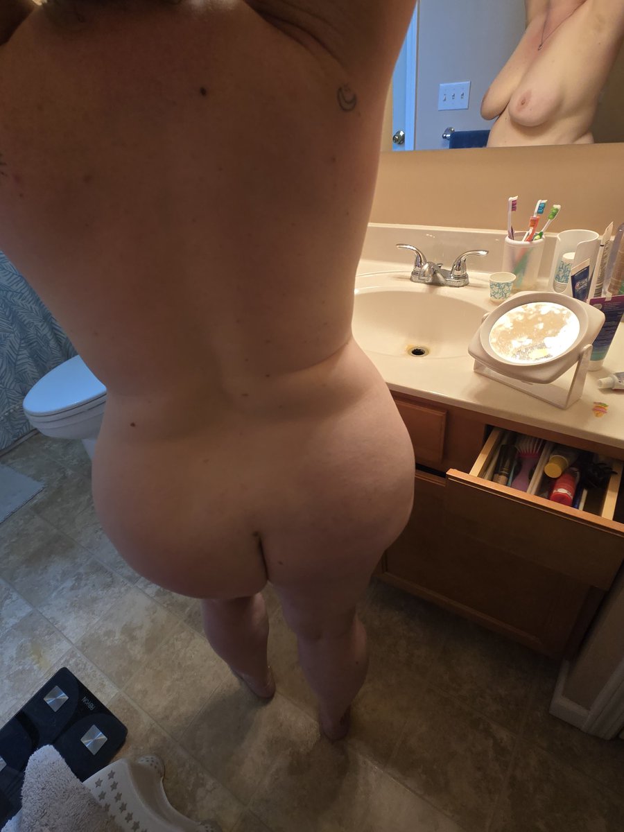 Such a good job earlier today, you all deserve a full view of my booty and my titties! Enjoy boys and girls! 🎀😘