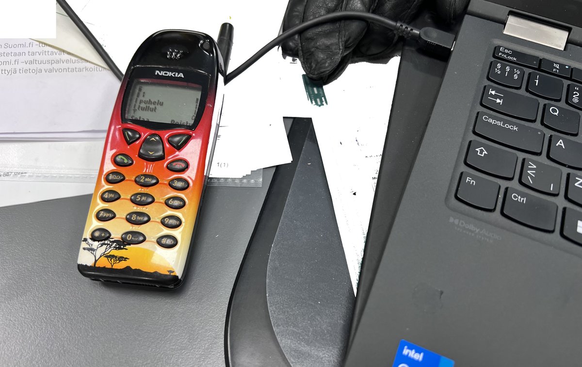 DoAudit's tweet photo. sopimusasiakas saa kiinni myös juhannuksena. Jos tiedät numeron, vastaan kyllä ja auttelen. Luotettava vanha sotaratsu, akun kestosta se ei ainakaan ole kiinni.
#Nokia #akkukestaa #juhannus #HelpDesk #autetaan #aina #GSM #JustDoIT #DoAudit https://t.co/ZJsh1ktEzw