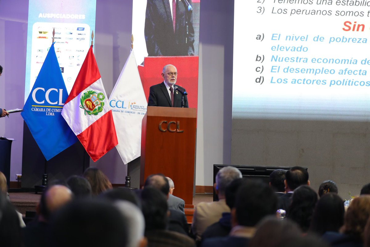 El congresista Jorge Montoya remarcó dos temas importantes para el desarrollo de las pymes:
➡️ Asociatividad: transformar numerosas pequeñas empresas en una o más de mayor tamaño.
➡️ Seguridad: un factor esencial del entorno empresarial que ha sido descuidado en los últimos años.
