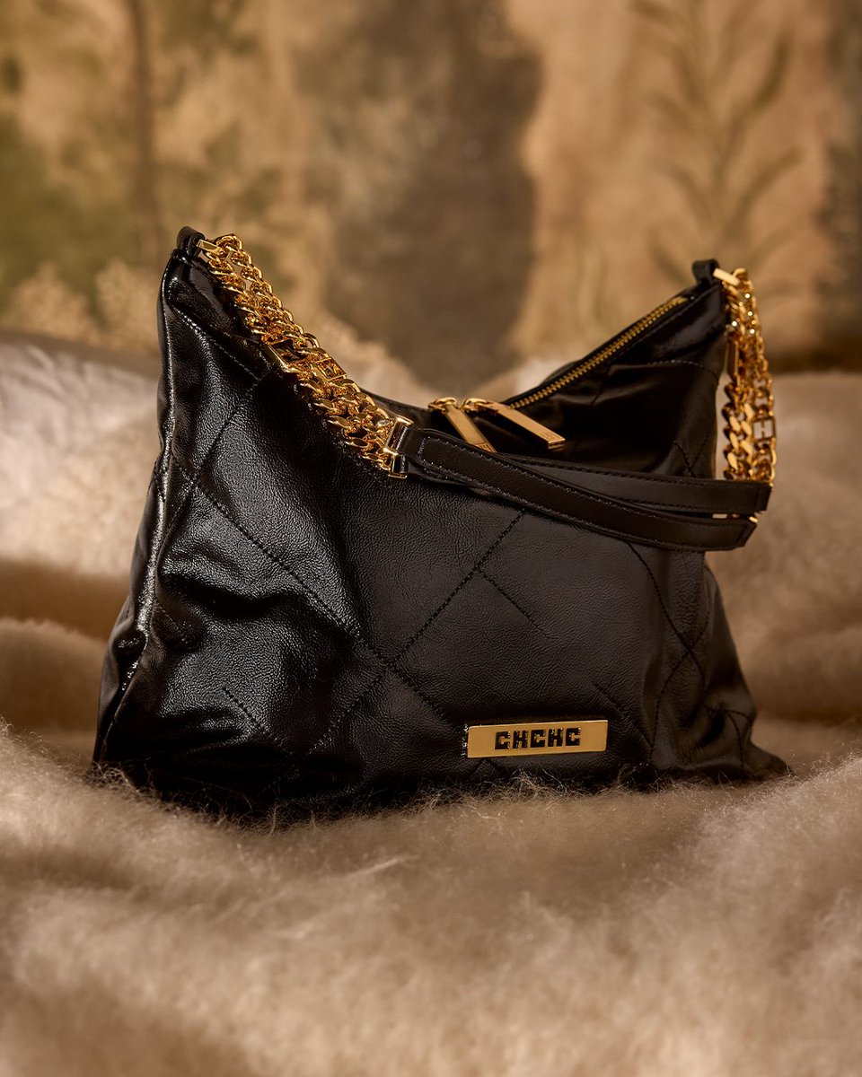 Appetizers, a bold new Pre-Fall collection. Main course, #CHBimbaBag's irresistible Soufflé-quilted leather with Carolina's 2020 initials. Dessert, exclusive CH2020 jewelry creations. CHic is served. Bon appétit!
#CHCarolinaHerrera