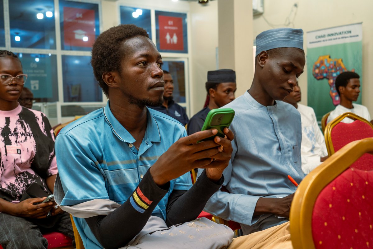 ChadInnov's tweet image. 📸 Highlights from our Intro to AI &amp;amp; ChatGPT on Mobile session! 🤖📱From understanding how it works to real-life use cases all from a smartphone. AI is now in your pocket. Ready to explore?
#AI #ChatGPT #Tech4All #DigitalSkills #Chad #MobileLearning @NTikum @ResilienceSahel